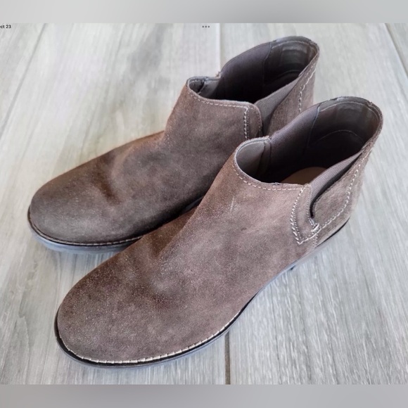 CLARKS WOMEN'S BOOTS BROWN SUEDE ANKLE BOOTIES SLIP ON SHOES WITH WOOD HEEL 6.5M - Picture 4 of 7